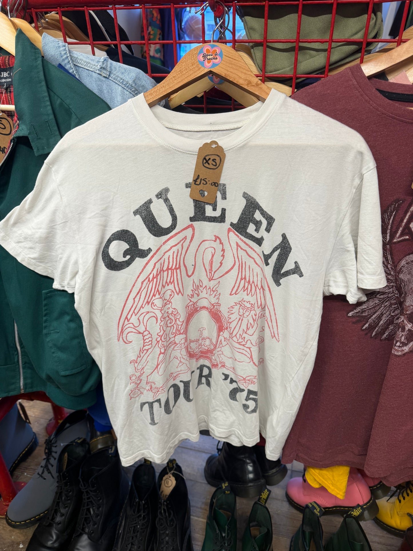 QUEEN Graphic Tee