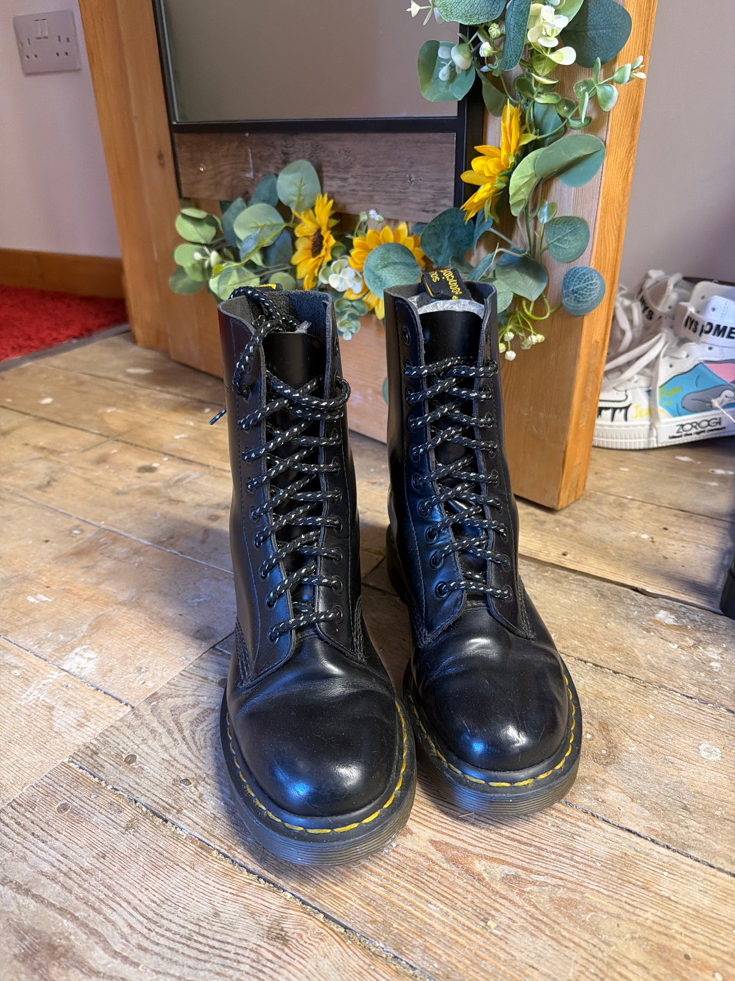 20 Hole Dr Marten Boots
