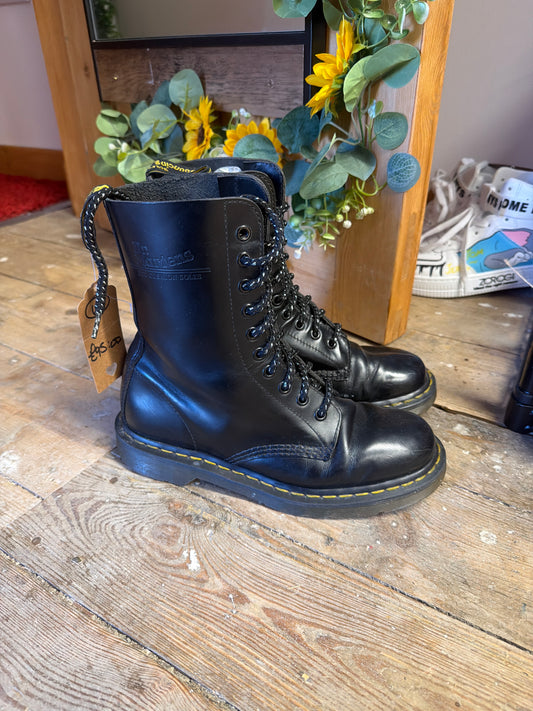 20 Hole Dr Marten Boots
