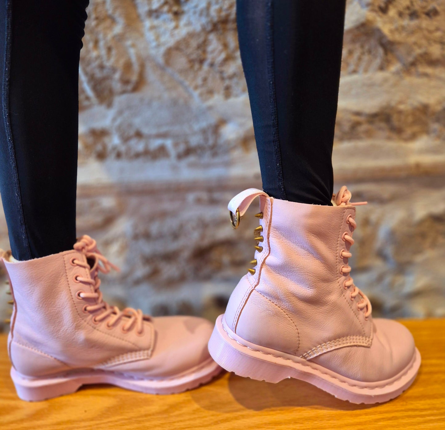 1460 pale pink