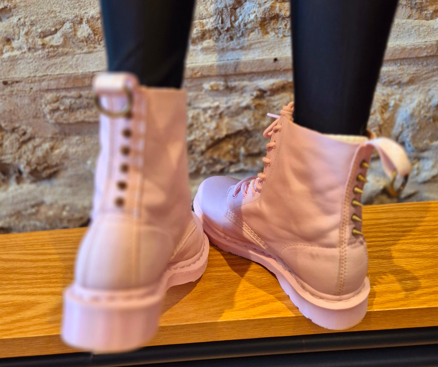 1460 pale pink