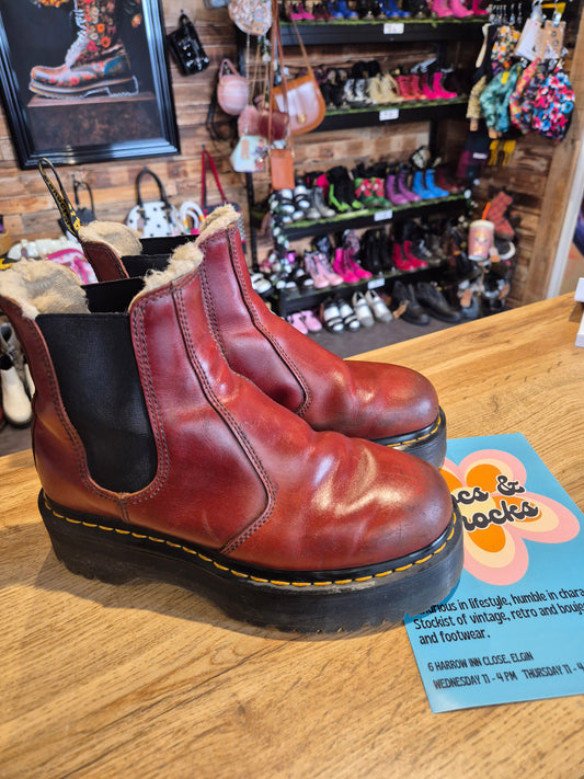 Platform Chelsea boots
