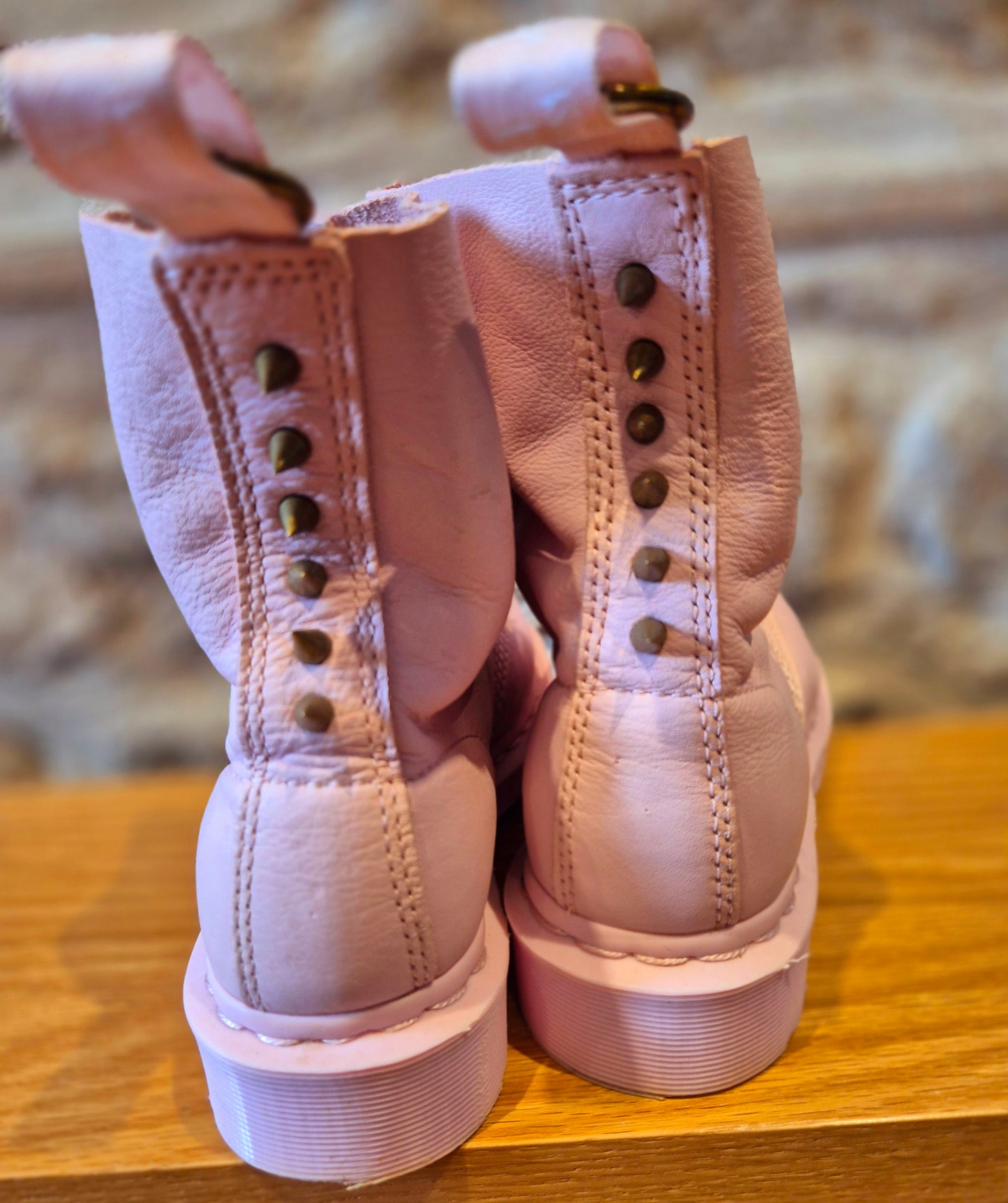 1460 pale pink