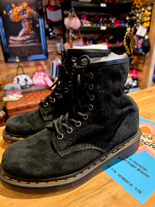 Suede black boots