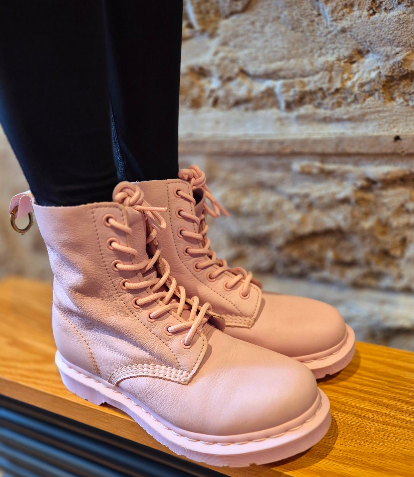 1460 pale pink